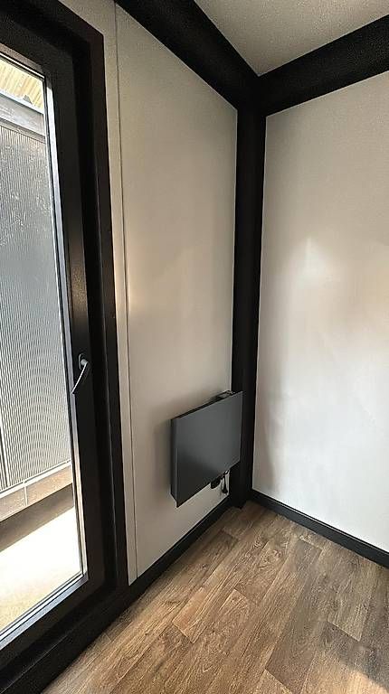 Mini-Espace  3×13 m – Conteneur Rénové avec Style de 3,0 m x 13,0 m